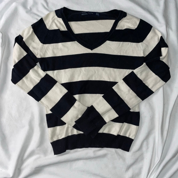 Women's Zara Black and Cream Striped V-Neck Sweater Size Medium - Picture 2 of 5